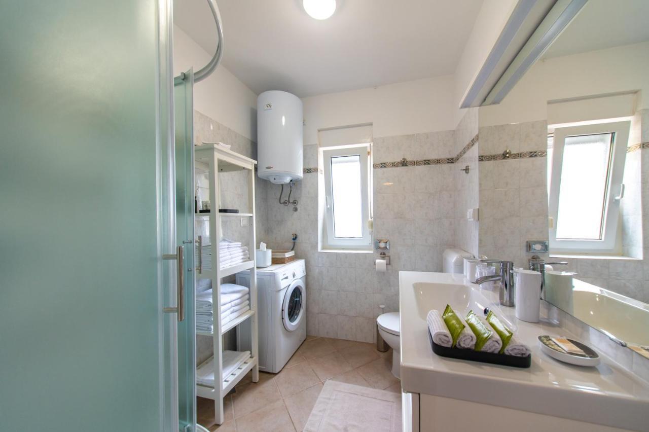 Apartment Axelle 50 Meters To The Beach Banjole Extérieur photo